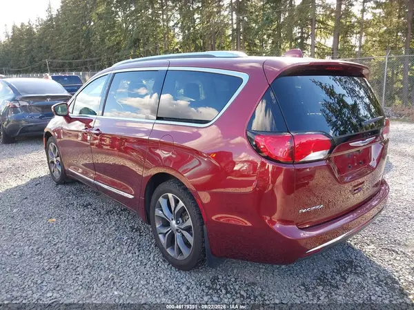 2C4RC1GG7HR777929 — 2017 Chrysler Pacifica, photo 3 from IAAI 09.10.2026, Front end