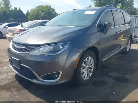 2C4RC1BG6HR503497 — 2017 Chrysler Pacifica, photo 2 from IAAI, Left side