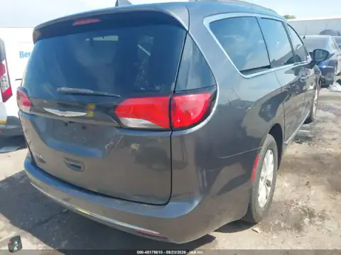 2C4RC1BG6HR503497 — 2017 Chrysler Pacifica, photo 4 from IAAI, Left side