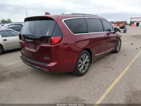 2C4RC1GGXHR622615 — 2017 Chrysler Pacifica, zdjęcie 4 z IAAI, Przód