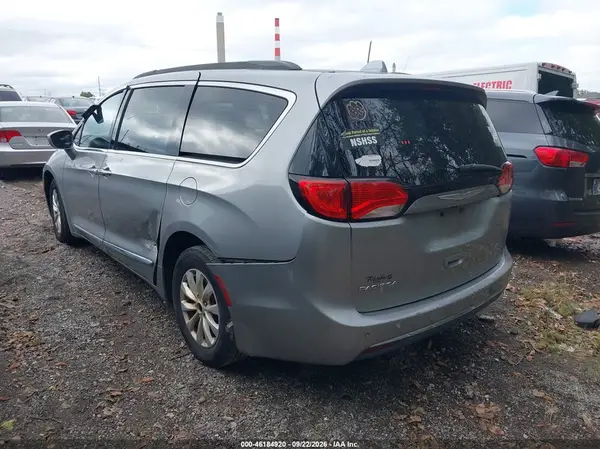 2C4RC1BG4HR687838 — 2017 Chrysler Pacifica, zdjęcie 3 z IAAI 30.09.2026, Normalne zużycie