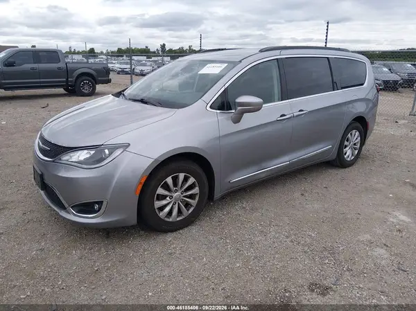 2C4RC1BG7HR598992 — 2017 Chrysler Pacifica, zdjęcie 2 z IAAI 08.10.2026, Uszkodzenie silnika