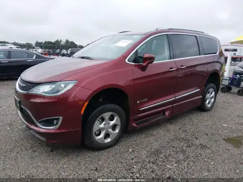 2C4RC1EG0HR739767 — 2017 Chrysler Pacifica, фото 2 з IAAI, Правий бік