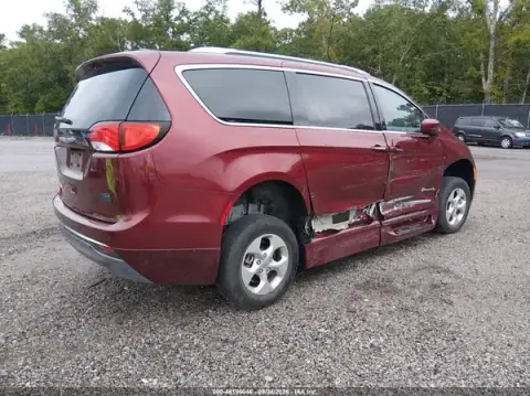 2C4RC1EG0HR739767 — 2017 Chrysler Pacifica, фото 4 з IAAI, Правий бік