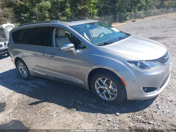 2C4RC1GGXHR620184 Chrysler Pacifica 2017 — uszkodzenie Lewy bok, zdjęcie przed naprawą