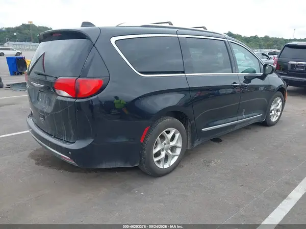 2C4RC1EG2HR542843 — 2017 Chrysler Pacifica, zdjęcie 3 z IAAI, Przód