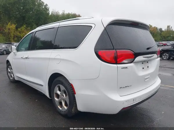 2C4RC1EG0HR588025 — 2017 Chrysler Pacifica, photo 3 from IAAI, Front end