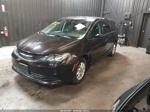 2C4RC1DG2HR578680 — 2017 Chrysler Pacifica, photo 2 from IAAI, Left front