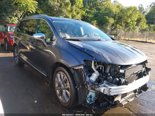 2C4RC1GG1HR544662 Chrysler Pacifica 2017 — Front end damage, before-repair photo