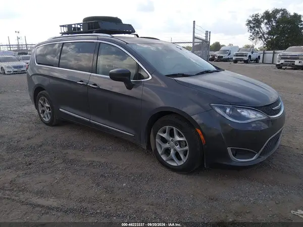 2C4RC1EG7HR721024 Chrysler Pacifica 2017 — Engine fire damage, before-repair photo