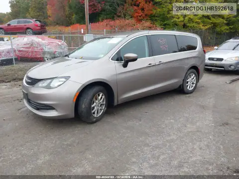 2C4RC1DG1HR592618 — 2017 Chrysler Pacifica, photo 2 from IAAI 26.10.2026, Normal wear
