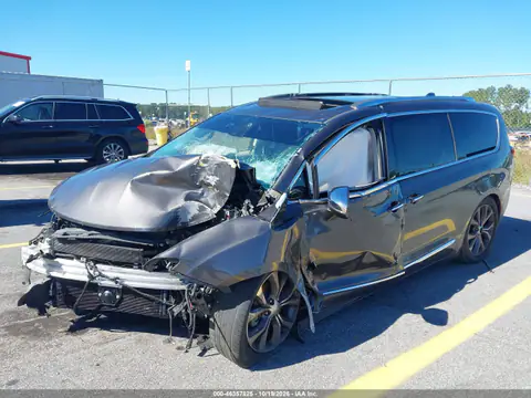 2C4RC1GGXHR611632 — 2017 Chrysler Pacifica, foto 2 de IAAI, Parte delantera