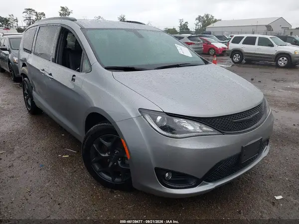 2C4RC1BG4JR258642 Chrysler Pacifica 2018 — uszkodzenie Prawy bok, zdjęcie przed naprawą