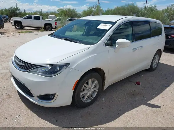2C4RC1FG4JR218992 — 2018 Chrysler Pacifica, фото 2 с аукциона IAAI, Передняя часть справа