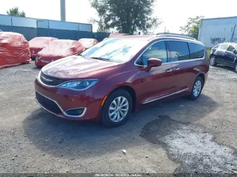 2C4RC1BG6JR127356 — 2018 Chrysler Pacifica, photo 2 from IAAI 21.10.2026, Right front
