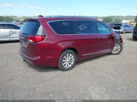 2C4RC1BG6JR127356 — 2018 Chrysler Pacifica, photo 4 from IAAI 21.10.2026, Right front