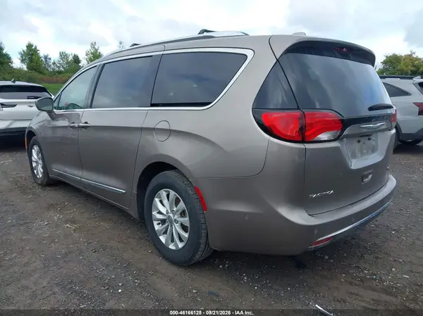 2C4RC1BG8JR123583 — 2018 Chrysler Pacifica, photo 3 from IAAI 01.10.2026, Normal wear