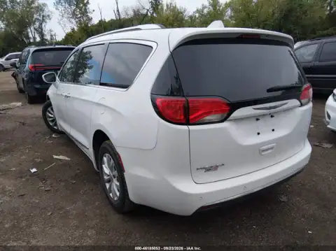 2C4RC1EGXJR317348 — 2018 Chrysler Pacifica, ფოტო 3, IAAI, წინა მარჯვენა ნაწილი