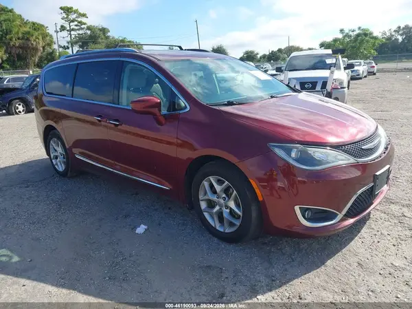 2C4RC1BG3JR171914 Chrysler Pacifica 2018 — uszkodzenie Lewy przód, zdjęcie przed naprawą