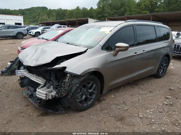 2C4RC1BG0JR158747 — 2018 Chrysler Pacifica, foto 2 de IAAI, Parte delantera