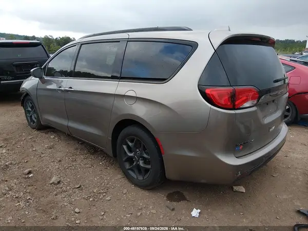 2C4RC1BG0JR158747 — 2018 Chrysler Pacifica, foto 3 de IAAI, Parte delantera