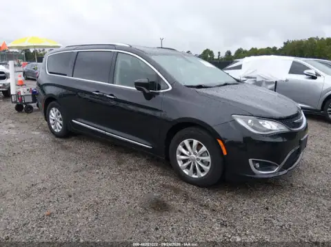 2C4RC1BG8JR233811 — 2018 Chrysler Pacifica, Desgaste normal (Normal Wear & Tear), fotos antes de reparar