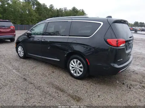 2C4RC1BG8JR233811 — 2018 Chrysler Pacifica, zdjęcie 3 z IAAI, Normalne zużycie