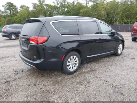 2C4RC1BG8JR233811 — 2018 Chrysler Pacifica, zdjęcie 4 z IAAI, Normalne zużycie