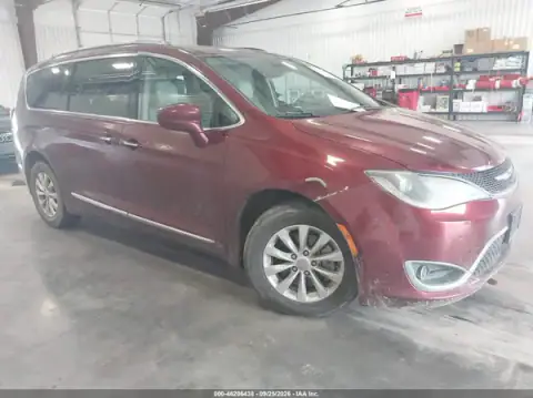 2C4RC1EG8JR112840 — 2018 Chrysler Pacifica, Передняя y задняя части (Front & Rear), fotos antes de reparar