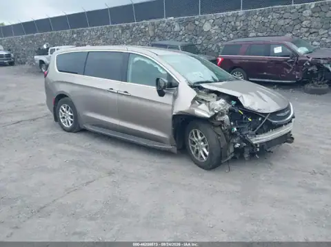 2C4RC1CG6JR115772 — 2018 Chrysler Pacifica, Przód (Front End), zdjęć przed naprawą