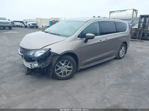 2C4RC1CG6JR115772 — 2018 Chrysler Pacifica, photo 2 from IAAI, Front end