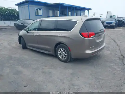 2C4RC1CG6JR115772 — 2018 Chrysler Pacifica, photo 3 from IAAI, Front end