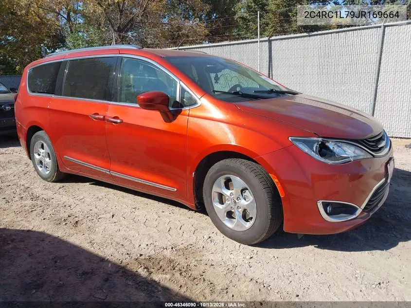 2C4RC1L79JR169664 Chrysler Pacifica 2018 — повреждение Передняя и задняя части, фото до ремонта