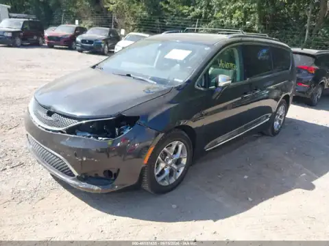 2C4RC1GG9KR604825 — 2019 Chrysler Pacifica, zdjęcie 2 z IAAI, Przód