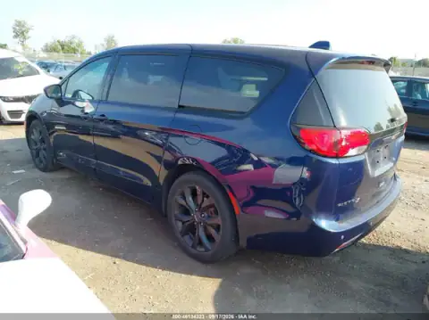 2C4RC1FG5KR742024 — 2019 Chrysler Pacifica, photo 3 from IAAI 02.10.2026, Normal wear