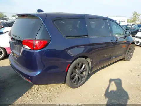 2C4RC1FG5KR742024 — 2019 Chrysler Pacifica, photo 4 from IAAI 02.10.2026, Normal wear