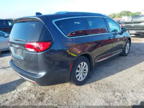 2C4RC1BG9KR589847 — 2019 Chrysler Pacifica, photo 4 from IAAI, Front end