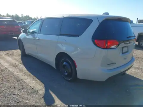 2C4RC1FG0KR686722 — 2019 Chrysler Pacifica, photo 3 from IAAI 20.10.2026, Flood