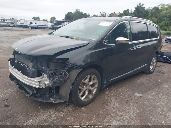 2C4RC1GG0KR708913 — 2019 Chrysler Pacifica, zdjęcie 2 z IAAI, Przód i tył