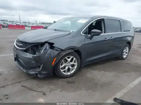 2C4RC1FG2KR714522 — 2019 Chrysler Pacifica, photo 2 from IAAI, Front end