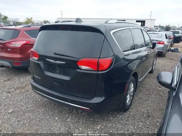 2C4RC1BG1KR651306 — 2019 Chrysler Pacifica, zdjęcie 4 z IAAI 12.10.2026, Normalne zużycie