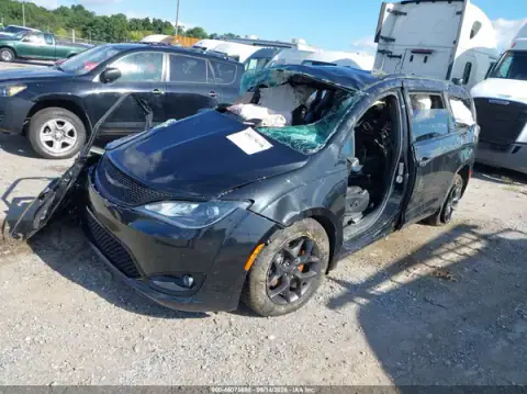 2C4RC1BG0LR129106 — 2020 Chrysler Pacifica, photo 2 from IAAI 21.10.2026, All-over damage
