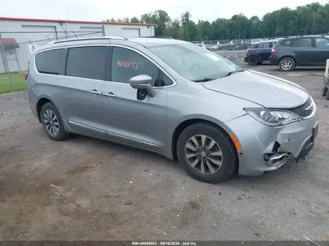 2C4RC1EG5LR132823 — 2020 Chrysler Pacifica, Left front (Left Front), before-repair photos
