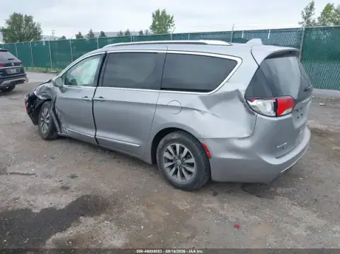 2C4RC1EG5LR132823 — 2020 Chrysler Pacifica, фото 3 з IAAI, Передня частина зліва