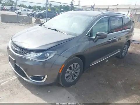 2C4RC1EG3LR100582 — 2020 Chrysler Pacifica, photo 2 from IAAI 20.10.2026, Rear end