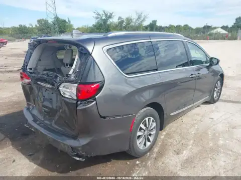 2C4RC1EG3LR100582 — 2020 Chrysler Pacifica, photo 4 from IAAI 20.10.2026, Rear end