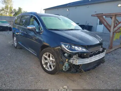 2C4RC1GG8LR278565 — 2020 Chrysler Pacifica, Front end (Front End), before-repair photos