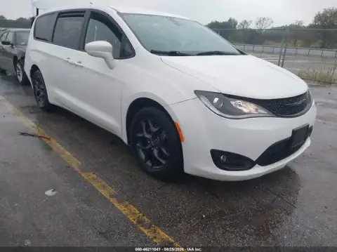2C4RC1FG6LR150018 — 2020 Chrysler Pacifica, Parte trasera (Rear), fotos antes de reparar