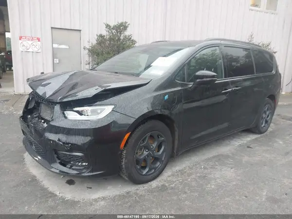 2C4RC1S7XMR586541 — 2021 Chrysler Pacifica, photo 2 from IAAI 14.10.2026, Normal wear