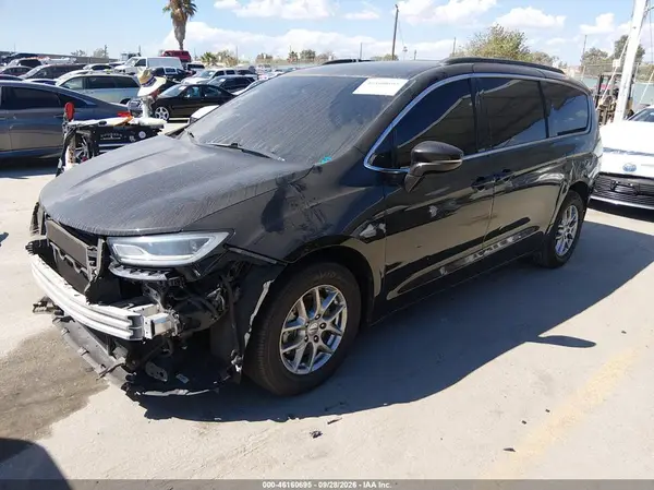 2C4RC1FG2MR501010 — 2021 Chrysler Pacifica, фото 2 с аукциона IAAI, Передняя и задняя части